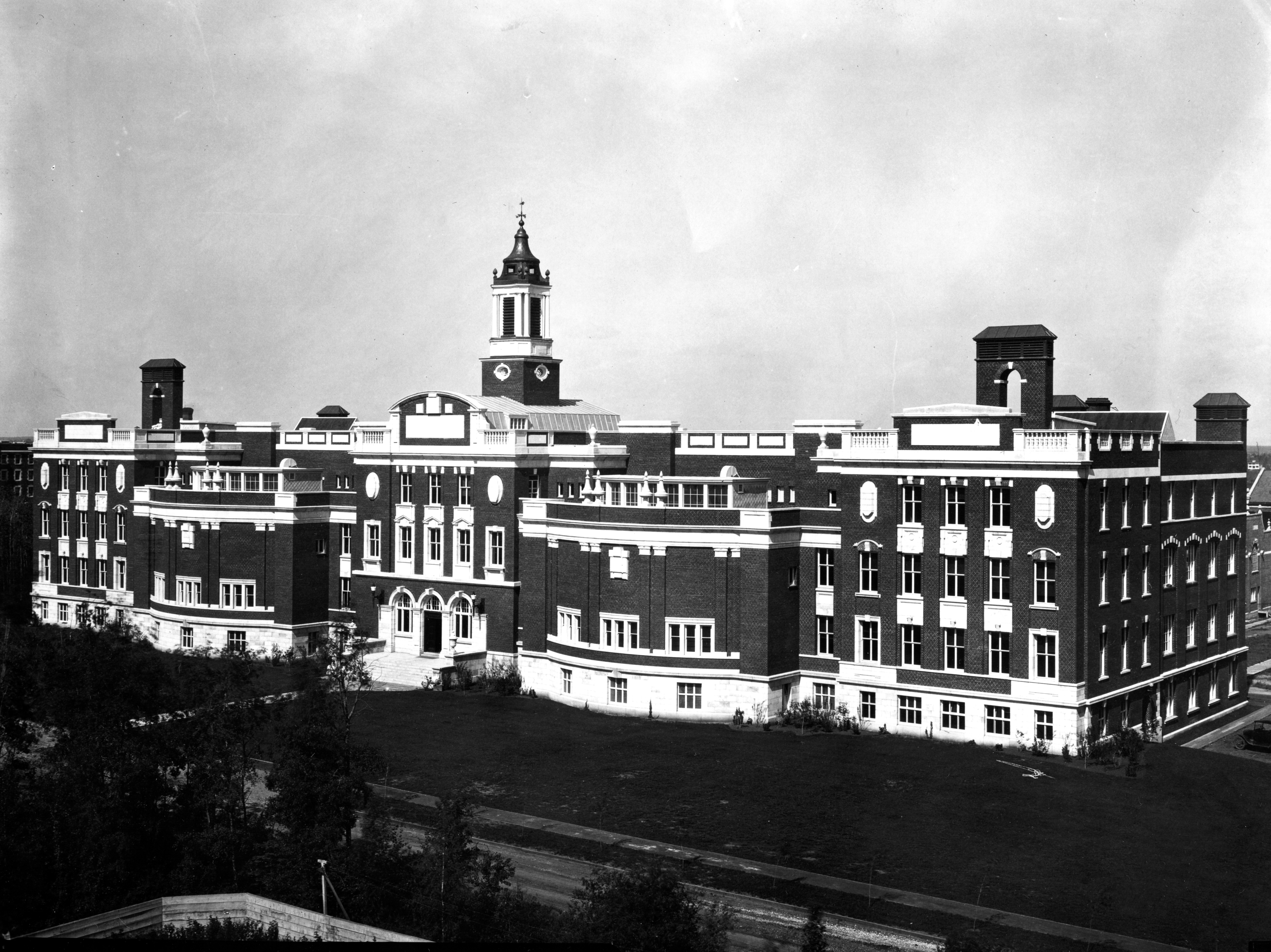 University of Alberta Archives, UAA-1969-097-347, Front of Medical Building, 1922.